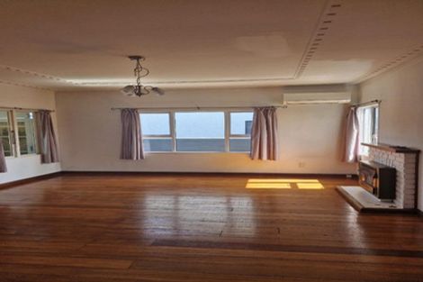 Photo of property in 33 Sackville Street, Fitzroy, New Plymouth, 4312