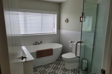 Photo of property in 2 Beckby Way, Clevedon, 2582