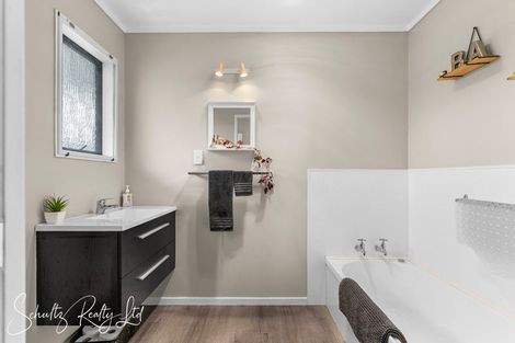 Photo of property in 4 Horniblow Road, Matakohe, 0594