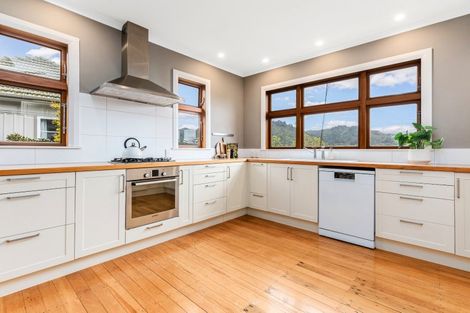 Photo of property in 129 Cockayne Road, Khandallah, Wellington, 6035