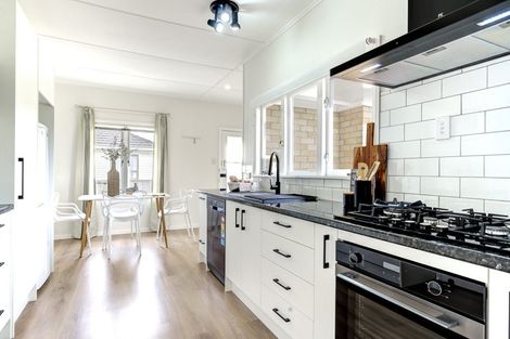 Photo of property in 36 Oxford Street, Fairfield, Hamilton, 3214