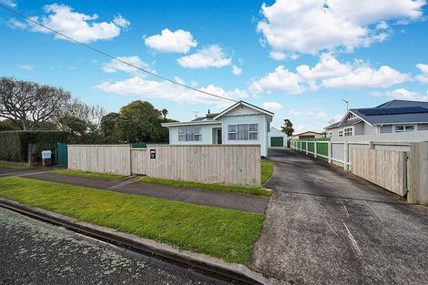 Photo of property in 28 Disraeli Street, Hawera, 4610