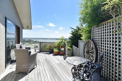 Photo of property in 2/56 Balmoral Lane, Redcliffs, Christchurch, 8081