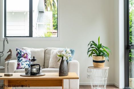 Photo of property in 2/4 Marama Street, Castor Bay, Auckland, 0620