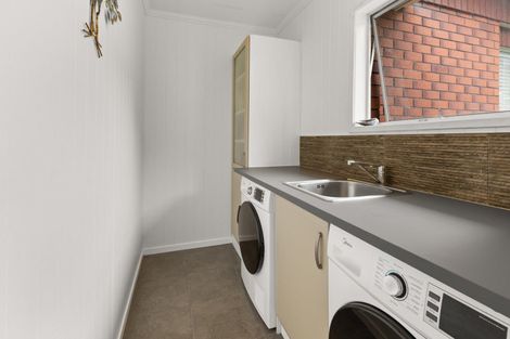 Photo of property in 46 Seaview Road, Marfell, New Plymouth, 4310