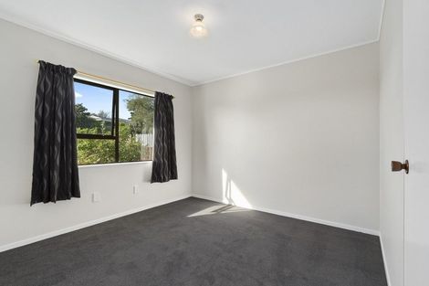 Photo of property in 1/13 Exeter Place, Unsworth Heights, Auckland, 0632