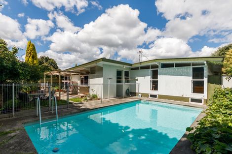 Photo of property in 16 Wikiriwhi Crescent, Awapuni, Palmerston North, 4412
