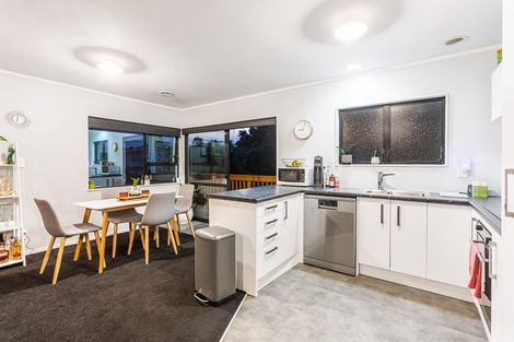 Photo of property in 59 Reynella Drive, Massey, Auckland, 0614