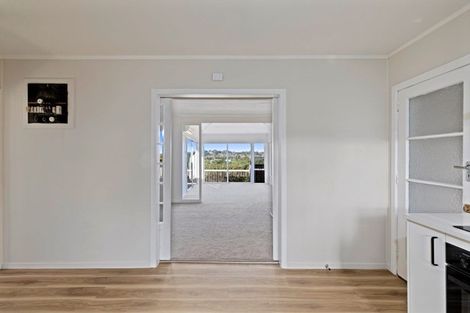 Photo of property in 109-111 Whangaparaoa Road, Red Beach, 0932