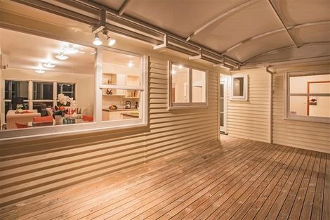 Photo of property in 115 Gossamer Drive, Pakuranga Heights, Auckland, 2010