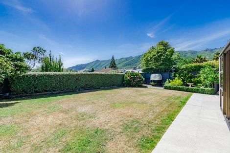 Photo of property in 44 Rewarewa Crescent, Waikanae, 5036