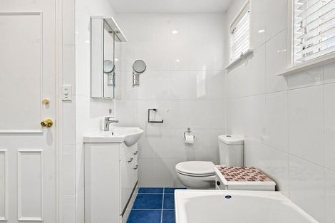 Photo of property in 199 Chelsea View Drive, Chatswood, Auckland, 0626