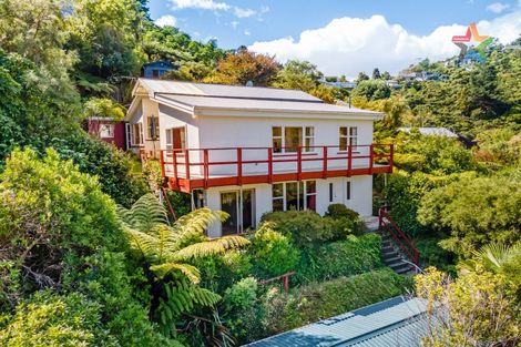 Photo of property in 32 Waitohu Road, York Bay, Lower Hutt, 5013