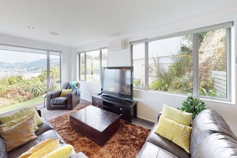 Photo of property in 11 Sovereign Point, Kaiwharawhara, Wellington, 6035