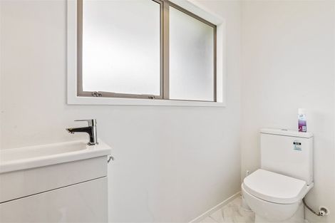 Photo of property in 27a Kirrie Avenue, Te Atatu South, Auckland, 0610