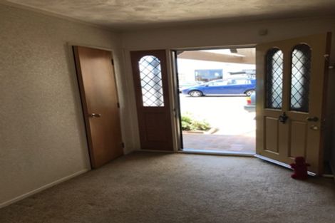 Photo of property in 2/127 Bucklands Beach Road, Bucklands Beach, Auckland, 2012