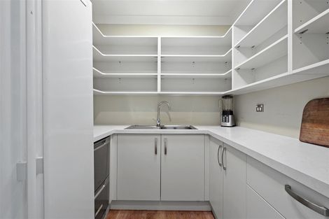 Photo of property in 18 Saint Andrews Hill Road, Mount Pleasant, Christchurch, 8081