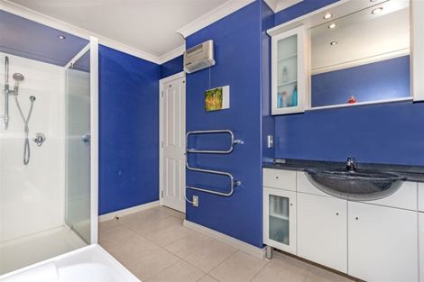 Photo of property in 18 Willowview Drive, Redwood, Christchurch, 8051