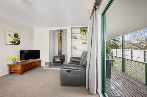 Photo of property in 2/11 Parakai Avenue, Parakai, 0830