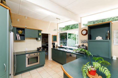 Photo of property in 16 Wikiriwhi Crescent, Awapuni, Palmerston North, 4412