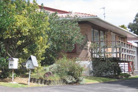 Photo of property in 2/6 Kathleen Street, Totara Vale, Auckland, 0627
