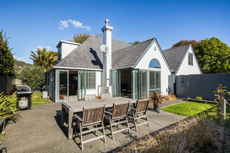 Photo of property in 1 Manuka Avenue, Woburn, Lower Hutt, 5010