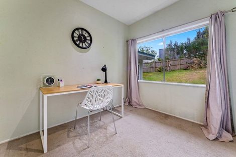 Photo of property in 10 Hobbs Road, Matakatia, Whangaparaoa, 0930