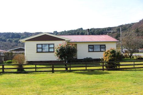 Photo of property in 81 Main Street, Reefton, 7830