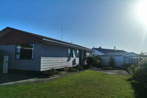 Photo of property in 21 Cargill Grove, Kelvin Grove, Palmerston North, 4414