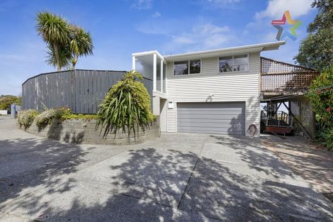 Photo of property in 6 Peach Tree Grove, Maungaraki, Lower Hutt, 5010