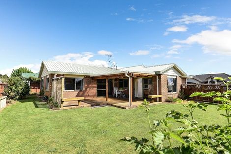 Photo of property in 8 Greenough Place, Rototuna, Hamilton, 3210