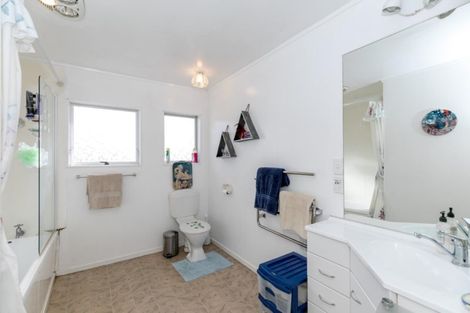 Photo of property in 36 Oakfield Crescent, Pukete, Hamilton, 3200