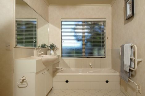 Photo of property in 16 Elderton Avenue, Pyes Pa, Tauranga, 3112