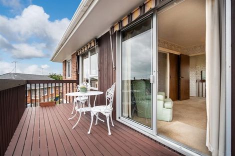 Photo of property in 2/4 Seaview Road, Milford, Auckland, 0620