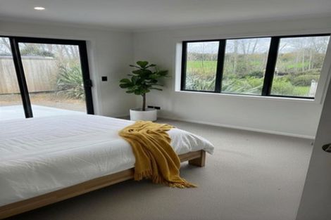 Photo of property in 92 Metoriti Crescent, Karaka, 2124