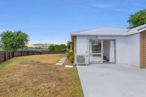 Photo of property in 2 Catlins Glen, Aotea, Porirua, 5024