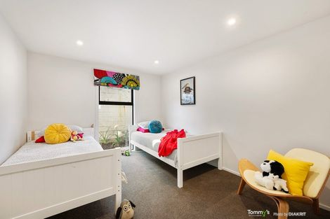 Photo of property in 32 Lyall Parade, Lyall Bay, Wellington, 6022