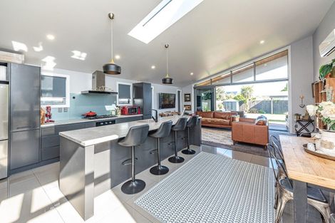 Photo of property in 3 Kamahi Street, Castlecliff, Whanganui, 4501