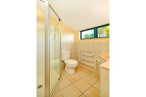 Photo of property in 2/23 Barker Rise, Northcross, Auckland, 0632