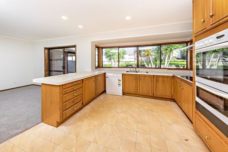 Photo of property in 16 Voltaire Court, Botany Downs, Auckland, 2010