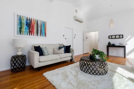 Photo of property in 1/12 Munstead Place, Hillcrest, Auckland, 0627