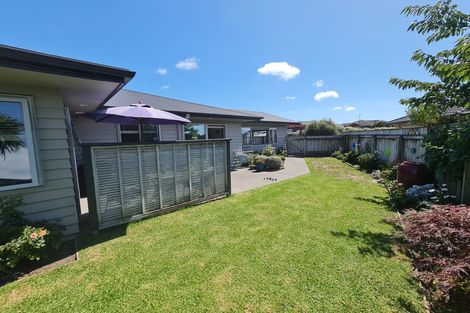Photo of property in 30 Simpson Crescent, Raumati Beach, Paraparaumu, 5032