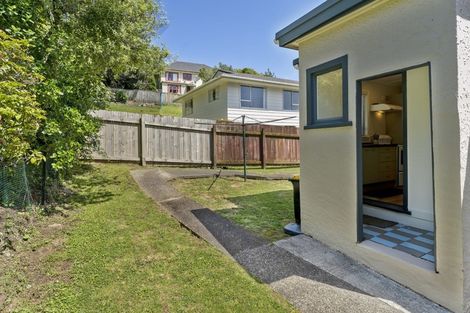 Photo of property in 40 Collins Avenue, Tawa, Wellington, 5028