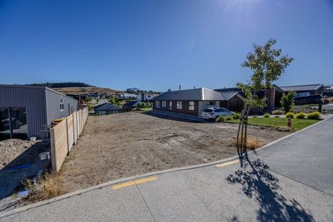 Photo of property in 8 Dow Close, Wanaka, 9305