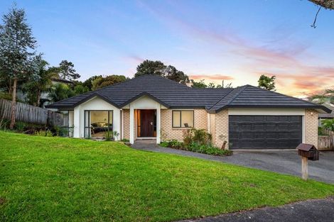 Photo of property in 11 Nottingham Place, Northcross, Auckland, 0630