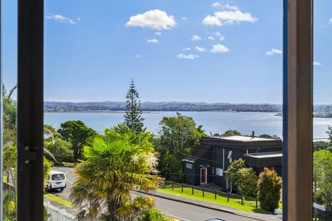 Photo of property in 1/64 Island Bay Road, Beach Haven, Auckland, 0626