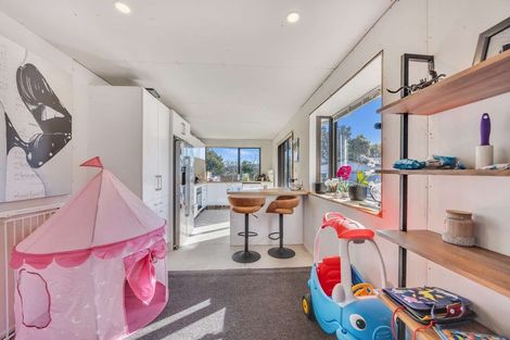 Photo of property in 4 Wisteria Grove, Maungaraki, Lower Hutt, 5010