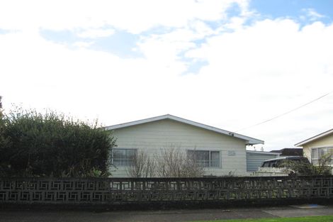 Photo of property in 92 Broadway, Waitara, 4320