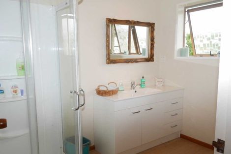 Photo of property in 29 Frimley Terrace, Waikanae Beach, Waikanae, 5036