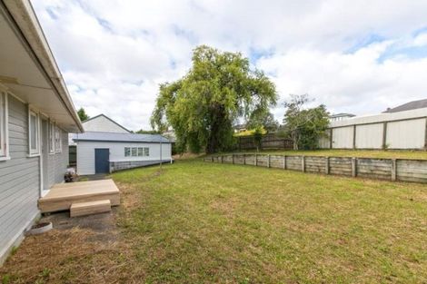 Photo of property in 17 Alma Street, Te Atatu South, Auckland, 0610